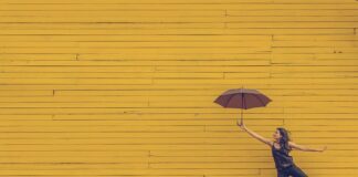 Od czego są żółte plamy na materacu? Od czego są żółte plamy na materacu?