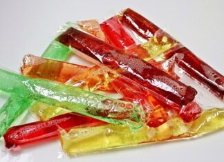 Gdzie się wyrzuca patyczki do uszu?