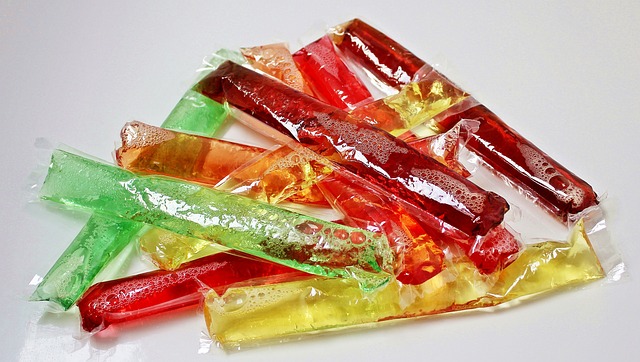 Gdzie się wyrzuca patyczki do uszu? Gdzie się wyrzuca patyczki do uszu?